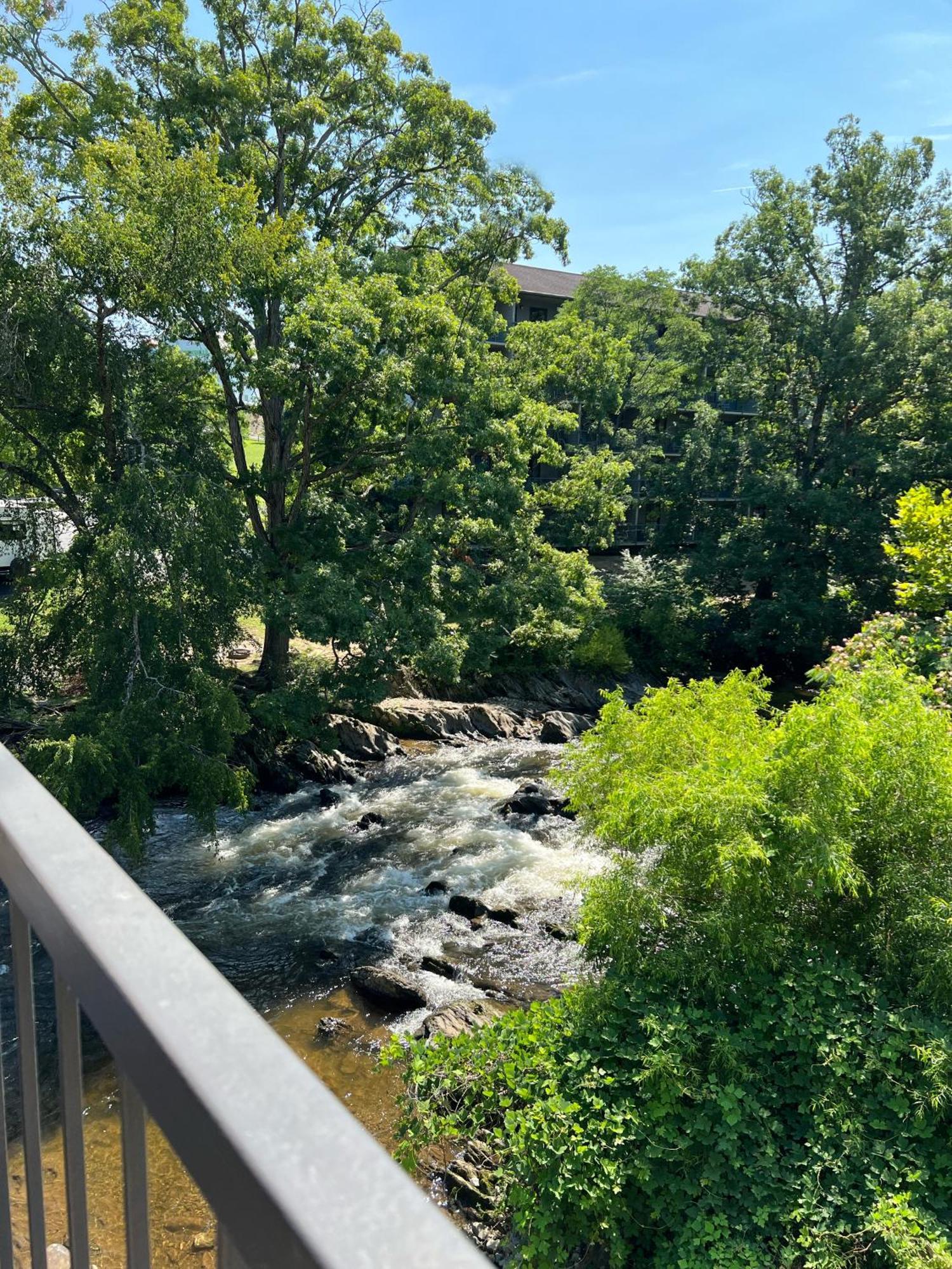 Creekstone Inn Pigeon Forge Exterior photo