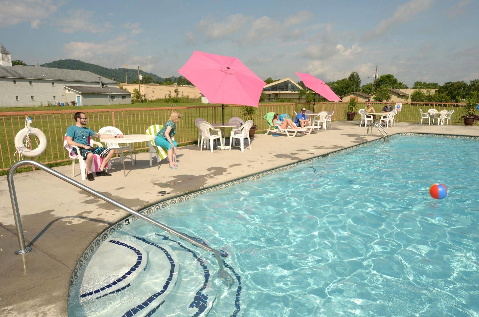 Creekstone Inn Pigeon Forge Exterior photo